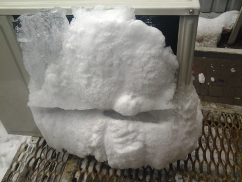 Отопление кондиционером зимой снег на решетке